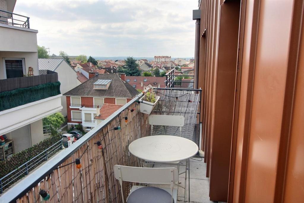 Apartamento Le Toit Du Montvalerien Suresnes Exterior foto
